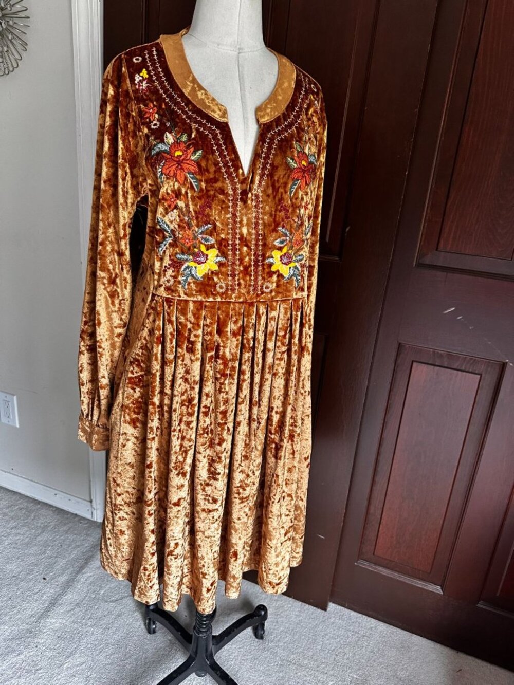 NWOT Indigo Thread Co. crushed velvet embroidered floral dress Large